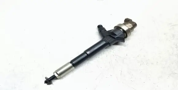 Opel Mokka Fuel injector 55567729