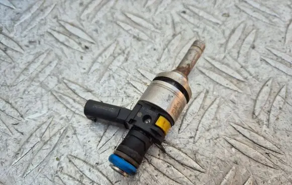 Mercedes-Benz C W204 Fuel injector A2710781123