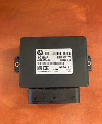 BMW 5 F10 F11 Hand brake control module 6858017 23122010 32620276A