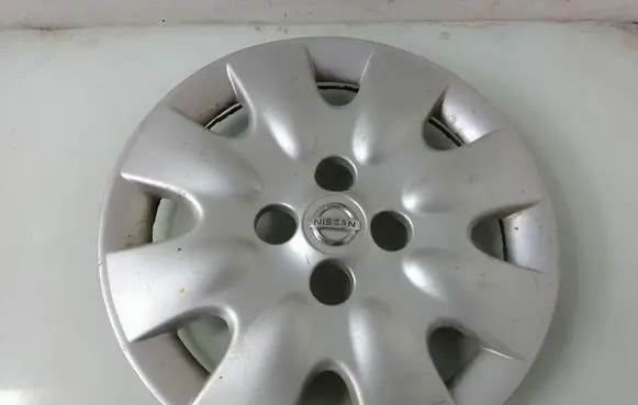 Nissan Micra R14 wheel hub/cap/trim 40315