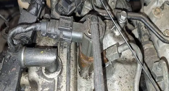 Hyundai i30 Fuel injector 0445110256