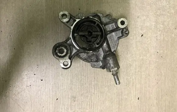 Peugeot 508 RXH Vacuum pump