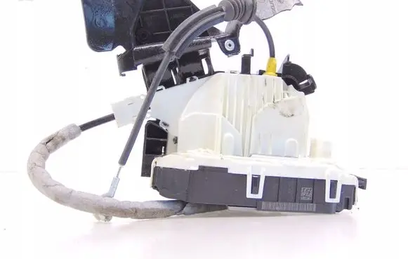 Mercedes-Benz E W212 Front door lock 2047202535