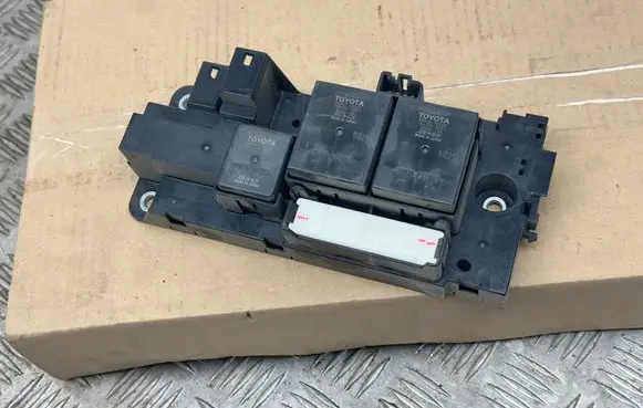 Toyota Auris E180 Relay mounting block G92Z133011