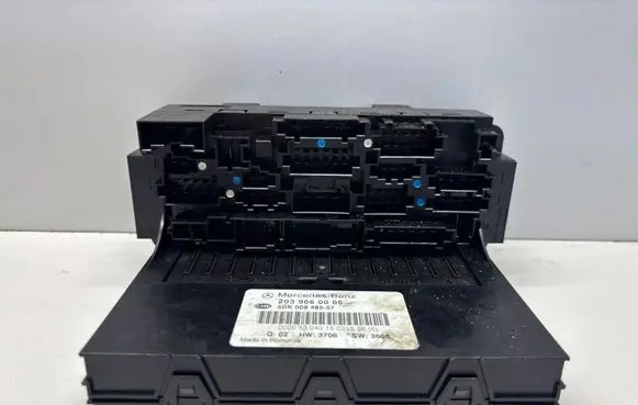 Mercedes-Benz C W203 SAM control unit 2039060005