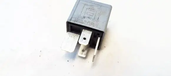Volkswagen PASSAT B5 Other relay 8D0951253
