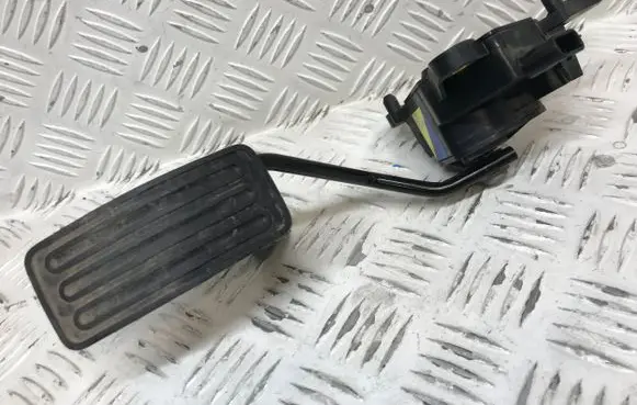 Nissan X-Trail T31 Accelerator throttle pedal
