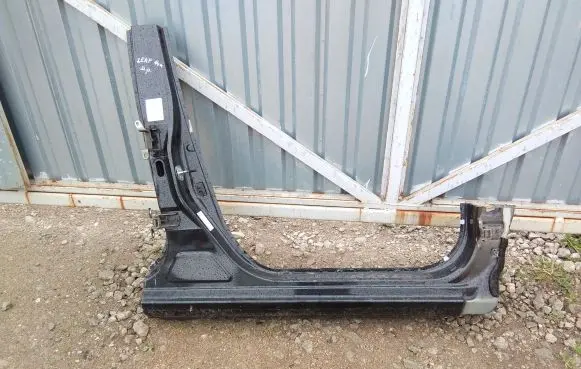 Nissan Leaf I (ZE0) Sill
