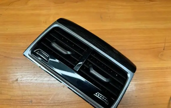 BMW 7 G11 G12 Rear air vent grill 930174508 09092015 0949908