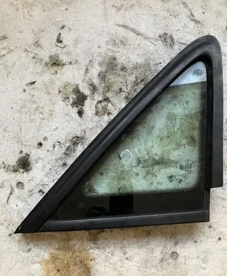 Volkswagen Touran I Front triangle window/glass 