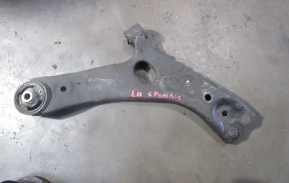 KIA Sportage Front lower control arm/wishbone