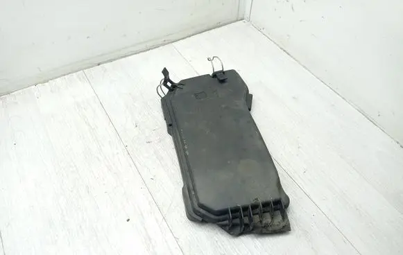 Mercedes-Benz C W204 Fuse box cover A2045400182