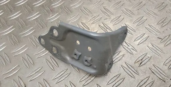 Fender mounting bracket