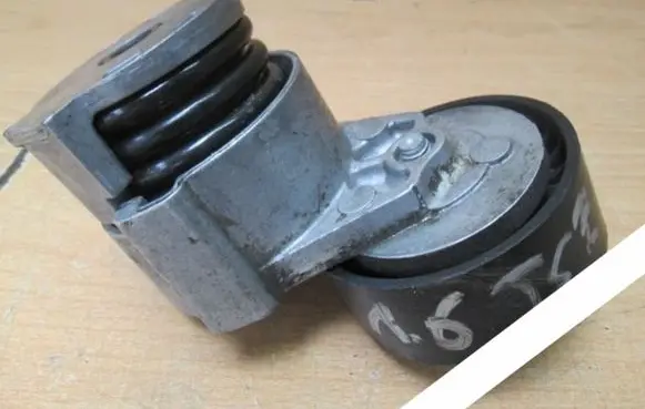 Renault Megane III Timing belt tensioner 