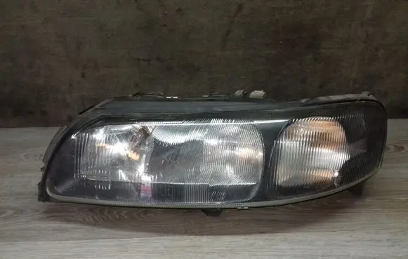 Volvo V70 Headlight/headlamp 89004805 8620686