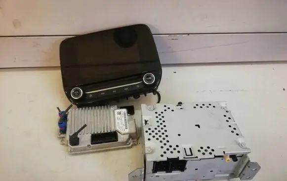 Ford Fiesta Radio/CD/DVD/GPS head unit H1BT18C815VT KU5T14G371GDE