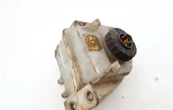 Brake fluid reservoir