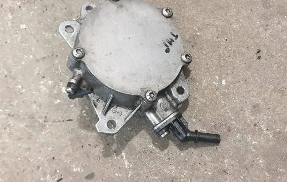 Citroen DS3 Vacuum pump 758642404 7586424