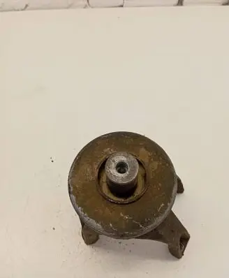 Engine mount bracket