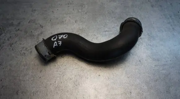 Infiniti Q70 Y51 Air intake hose/pipe