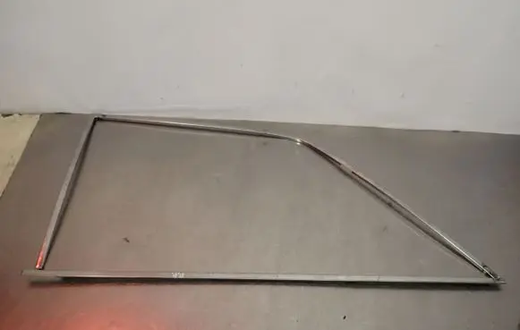 Audi 80 90 B2 Rear door windshield rail 