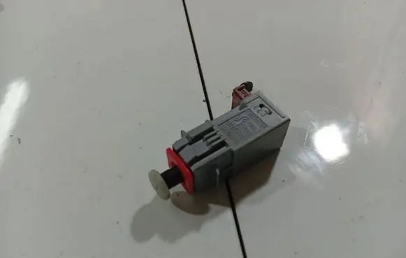 Opel Antara Brake pedal sensor switch 13299720