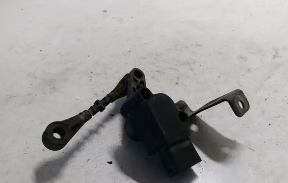 Headlight/headlamp level sensor