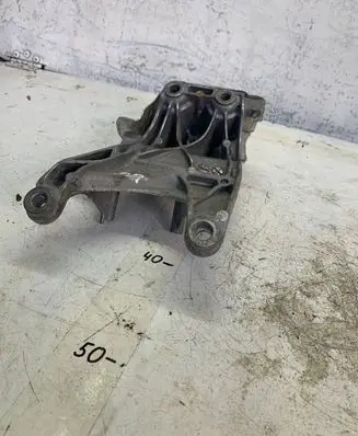Audi A4 S4 B9 Engine mounting bracket