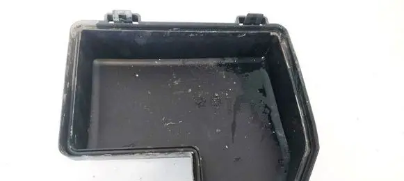 Volvo S60 Fuse box cover 8645259