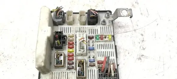 Renault Scenic II - Grand scenic II Fuse module 8200481866 519158075 7190204926