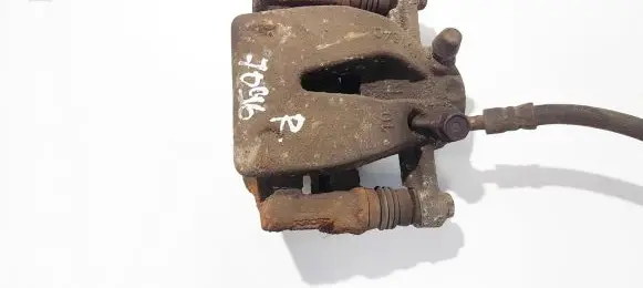 Toyota Avensis T250 Rear brake caliper y01340