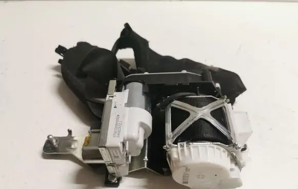 Mercedes-Benz GLE (W166 - C292) Front seatbelt A1668600088 34095411C