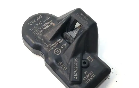Volkswagen PASSAT B7 Tire pressure sensor 3AA907275B