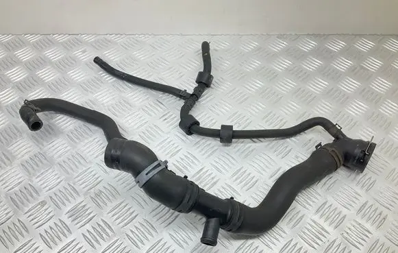 Engine coolant pipe/hose