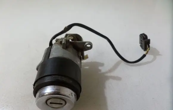 Audi A6 S6 C5 4B Tailgate exterior lock A5862055