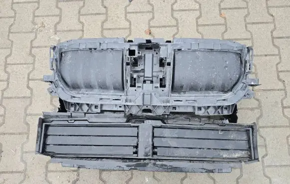 BMW X1 U11 Radiator trim 5A112F8 5A11808