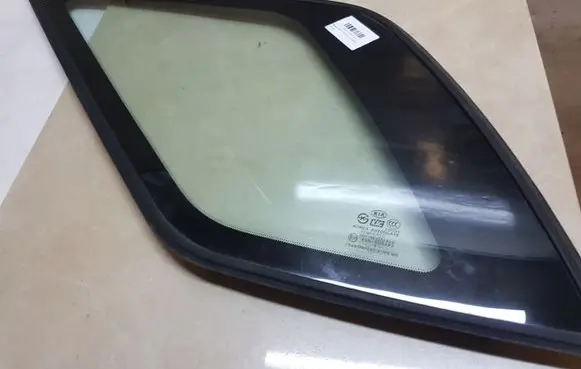 KIA Sorento Rear side window