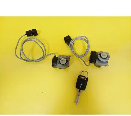 Audi A4 S4 B5 8D Front door lock (next to the handle) 