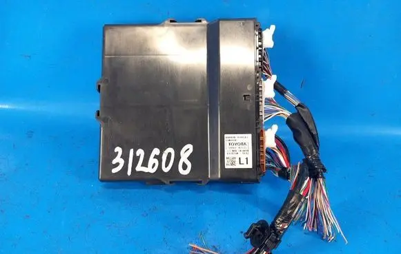 Toyota Prius xw60 Central body control module 8998147533