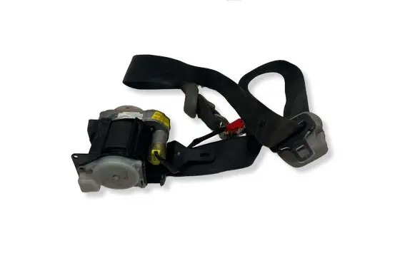 Mitsubishi Pajero Front seatbelt N1684