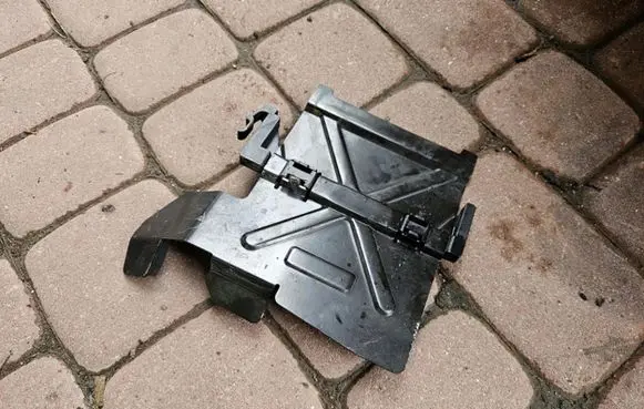 Opel Meriva B Battery bracket 13327428