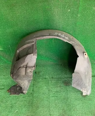 Front wheel arch liner splash guards