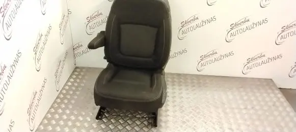 Nissan NV300 Front driver seat C05581366D 82SAVGLR 1SAVG822641