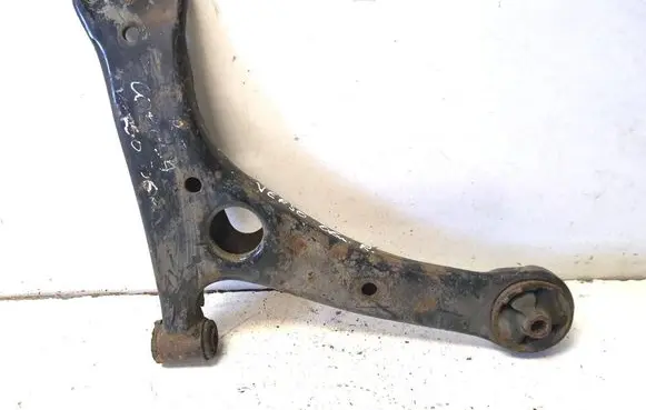 Toyota Corolla Verso AR10 Front lower control arm/wishbone 