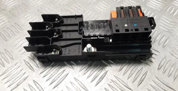 Mercedes-Benz R W251 Fuse box set 2115452601