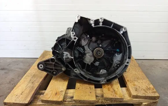 Ford Focus Manual 6 speed gearbox AV6R7002KJ 11F0121