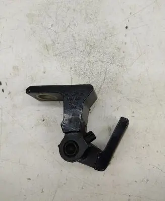 Volkswagen Tiguan Front door upper hinge 5N0831402