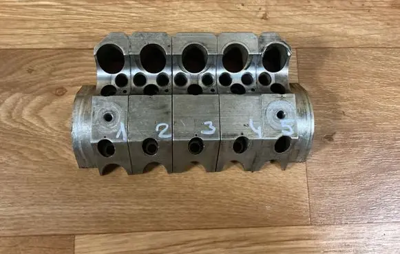 Volkswagen PASSAT B6 Crankshaft Holder 