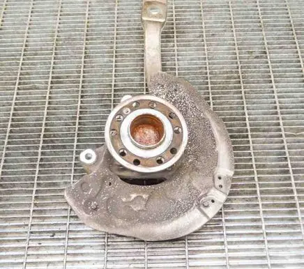 Mercedes-Benz C W205 Front wheel hub 2052200