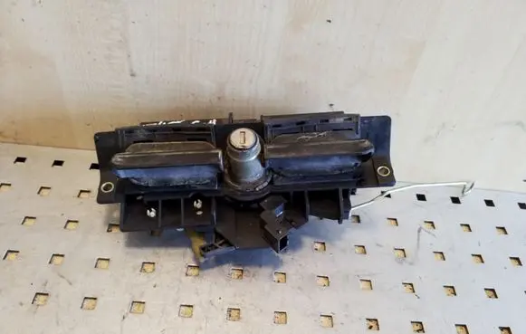 Audi A3 S3 8L Tailgate/trunk/boot exterior handle 4B0827565 8D9827565